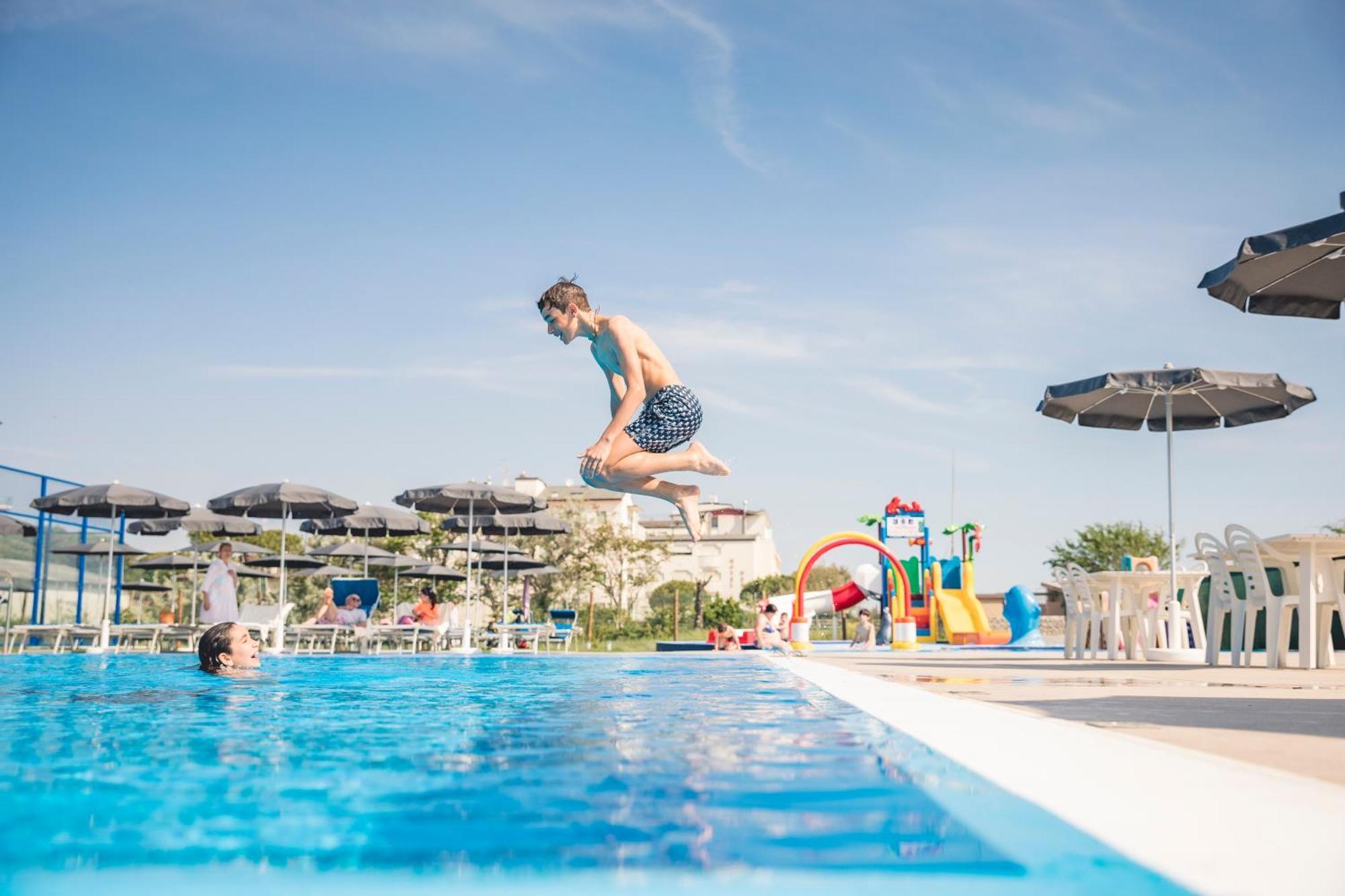 Hotel Baya - In Centro, Sul Mare ميلانو ماريتيما المظهر الخارجي الصورة