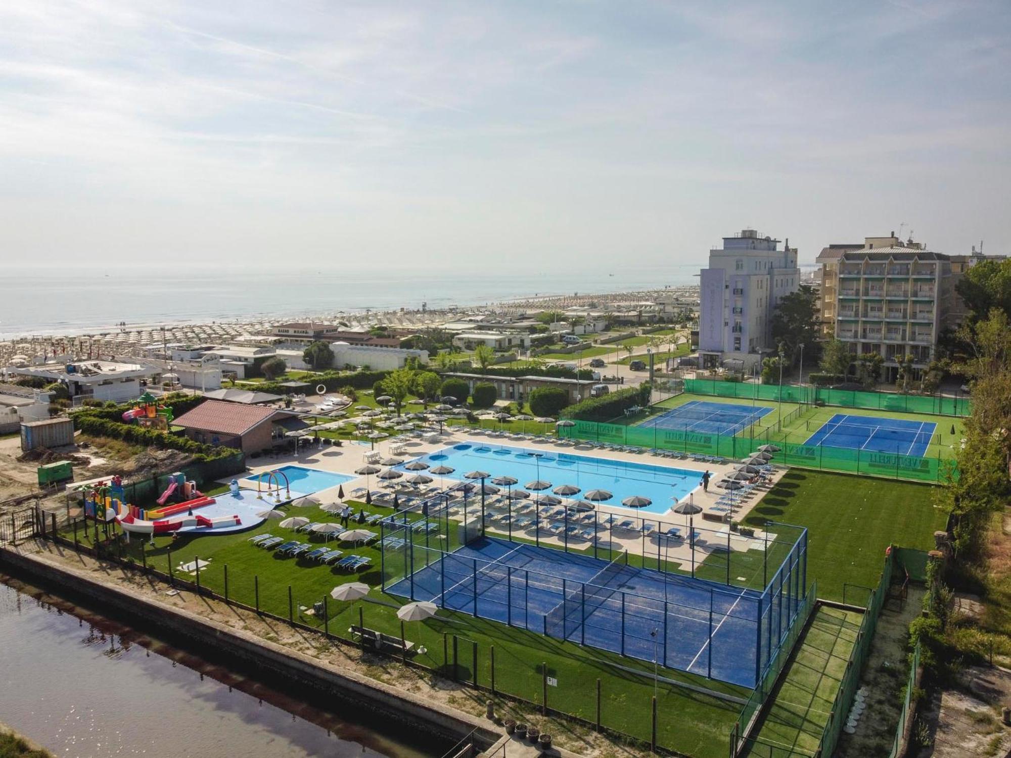 Hotel Baya - In Centro, Sul Mare ميلانو ماريتيما المظهر الخارجي الصورة