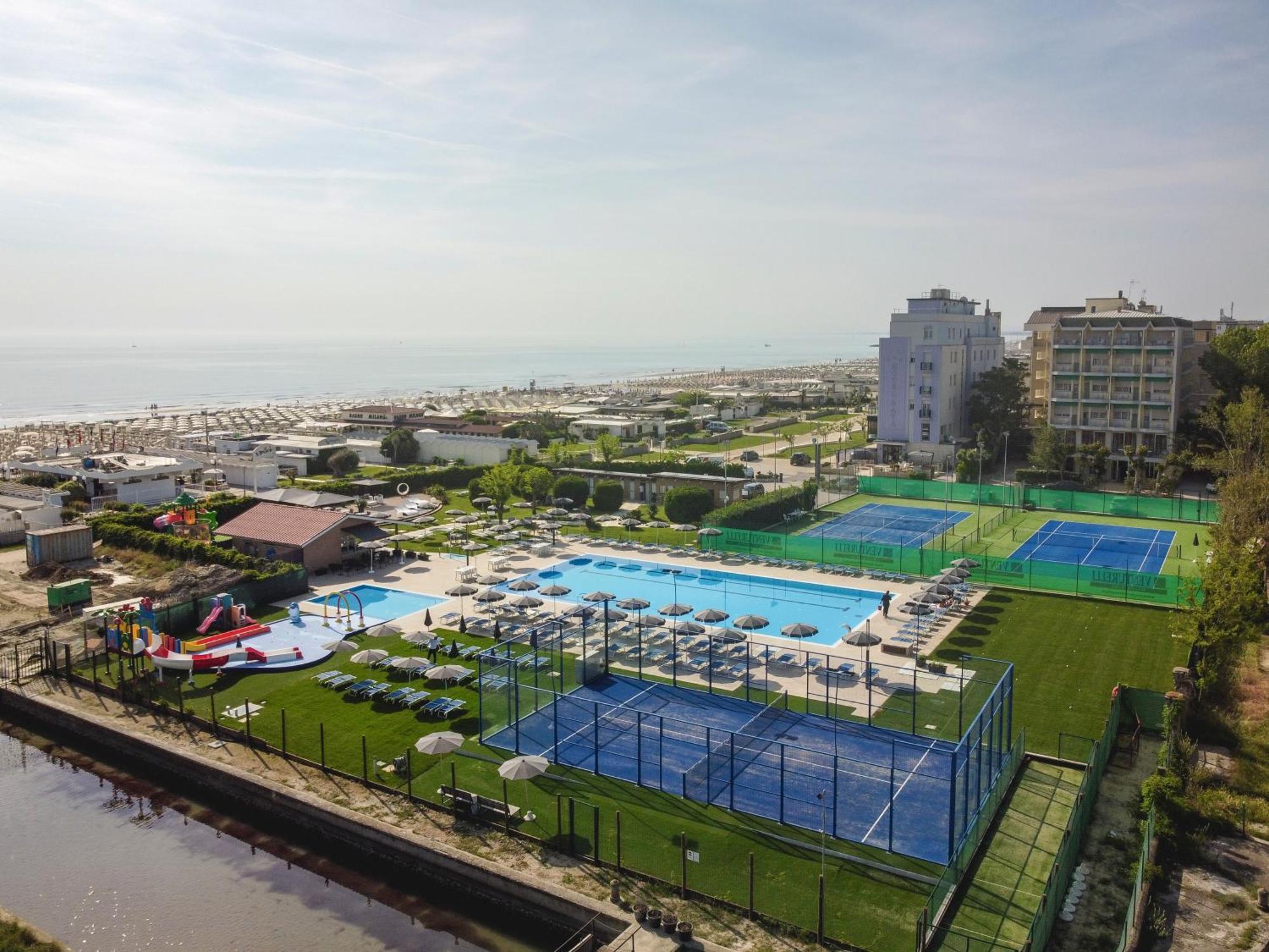Hotel Baya - In Centro, Sul Mare ميلانو ماريتيما المظهر الخارجي الصورة